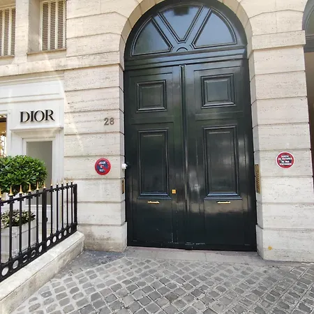 4br Avenue Montaigne Paris